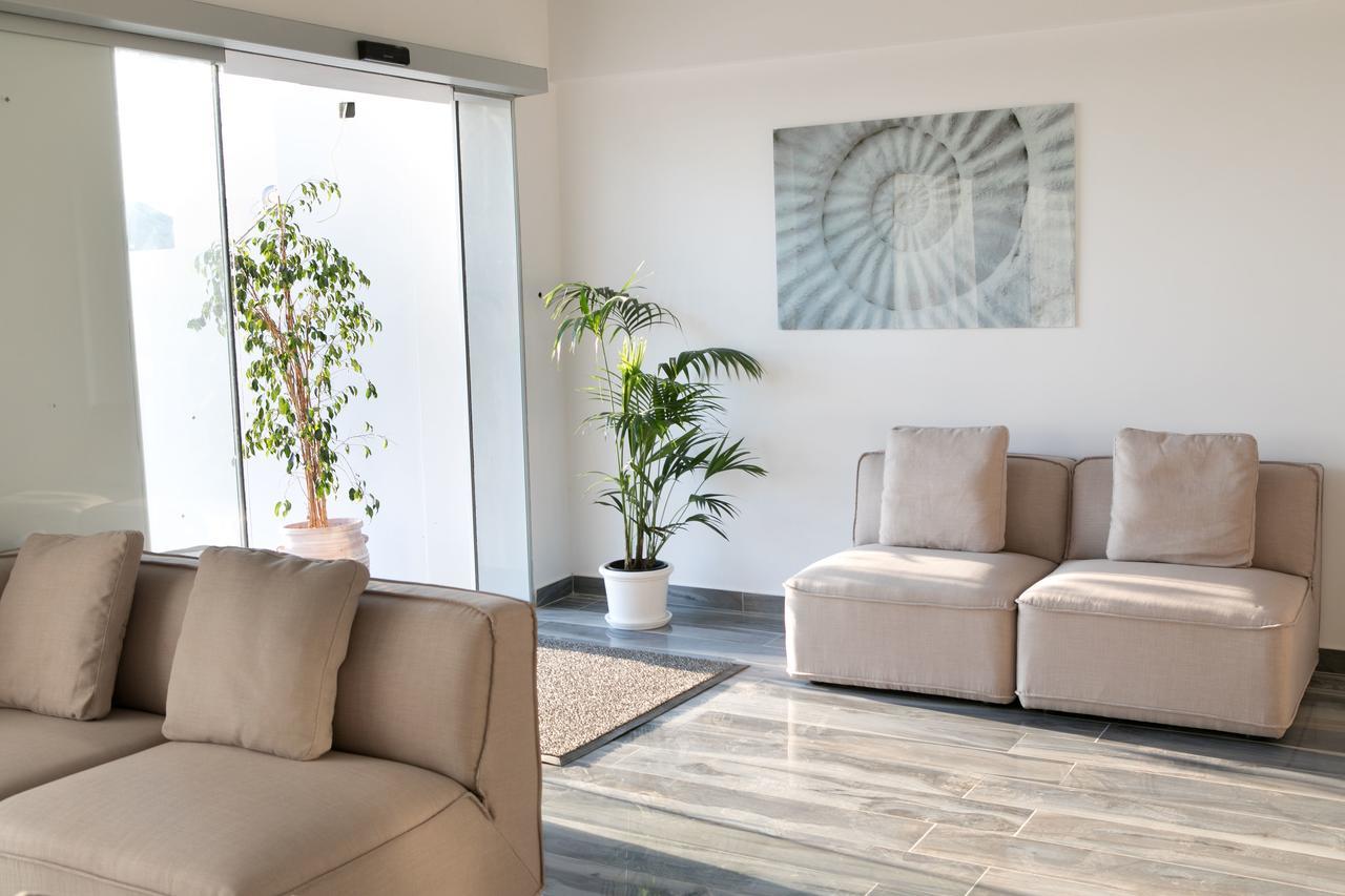 Hyperion Hotel Myrties Екстериор снимка