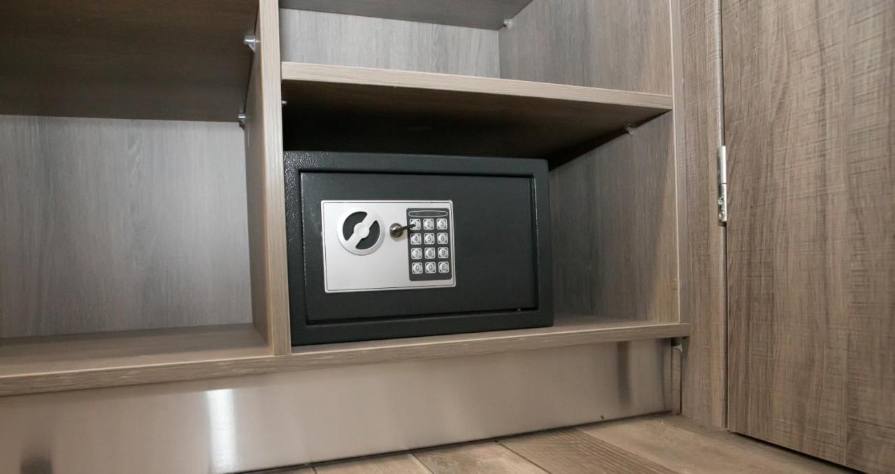 Hyperion Hotel Myrties Екстериор снимка